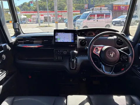 Honda N-BOX Custom