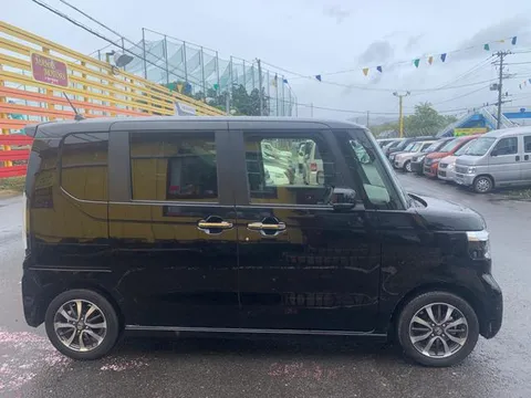 Honda N-BOX Custom