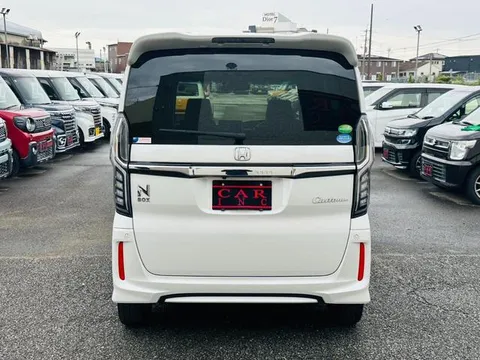 Honda N-BOX Custom
