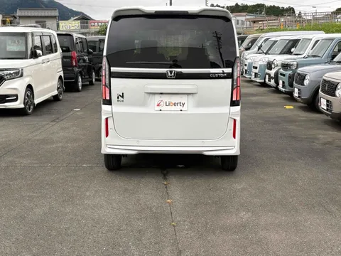 Honda N-BOX Custom