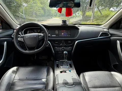 Venucia T90