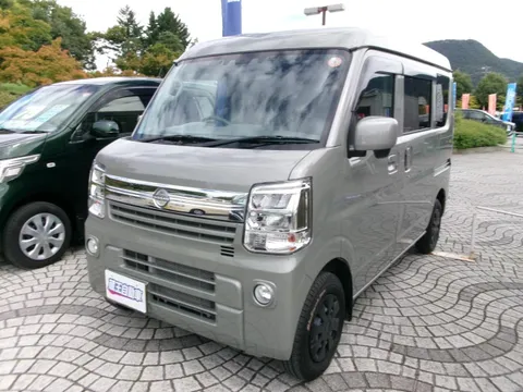 Nissan Clipper Van