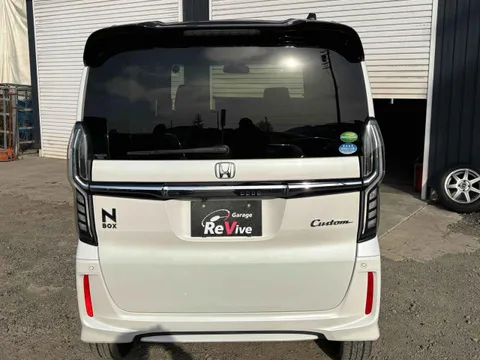 Honda N-BOX Custom