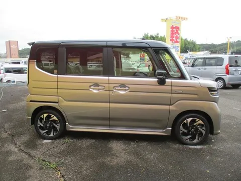 Suzuki Spacia Custom