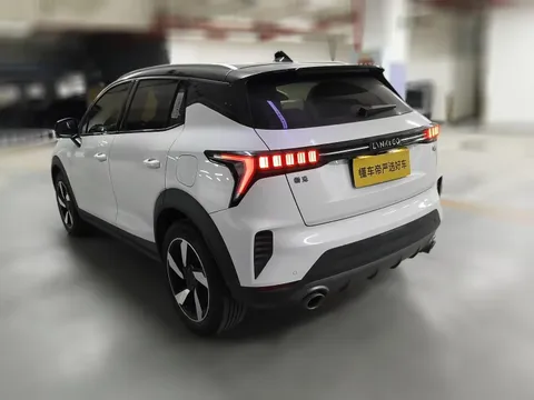 Lynk & Co 06