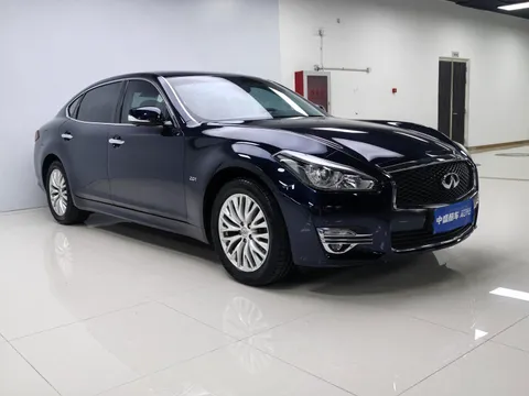 Infiniti Q70