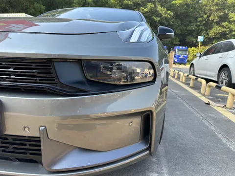 Lynk & Co 03
