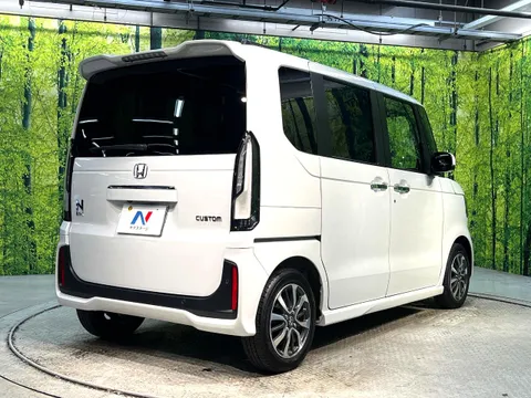 Honda N-BOX Custom