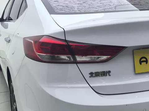 Hyundai Elantra (Avante)