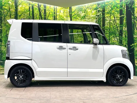 Honda N-BOX Custom