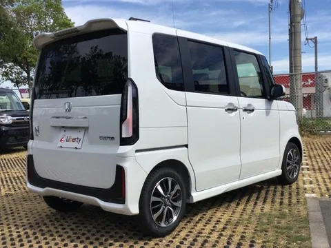 Honda N-BOX Custom