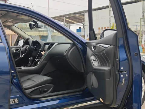 Infiniti Q50L