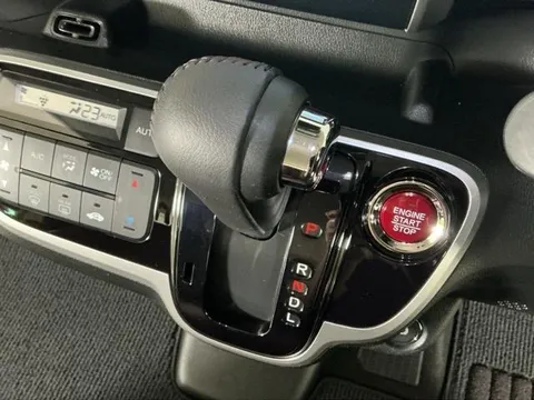 Honda N-BOX Slash
