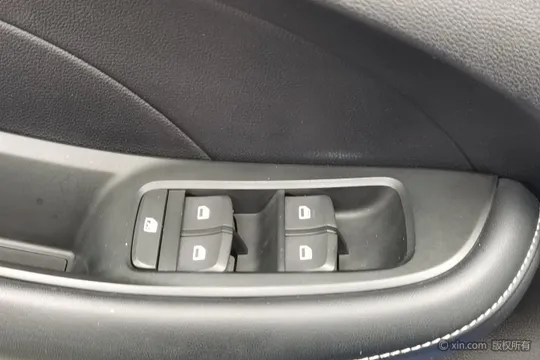 Roewe i5