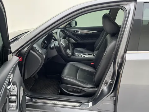 Infiniti Q50L