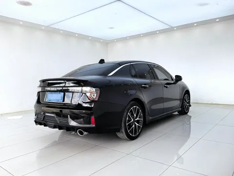 Lynk & Co 03