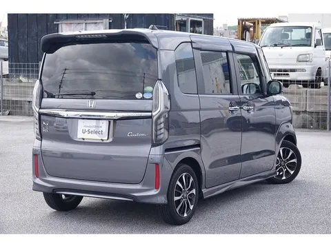 Honda N-BOX Custom