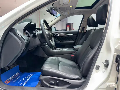 Infiniti Q50L