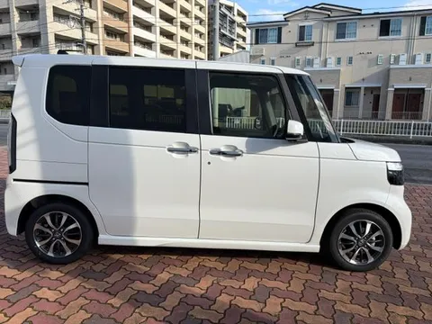 Honda N-BOX Custom