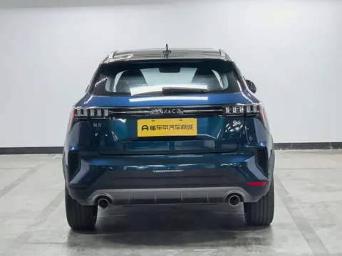 Lynk & Co 06