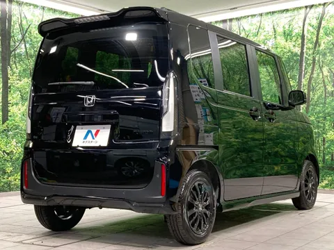 Honda N-BOX Custom