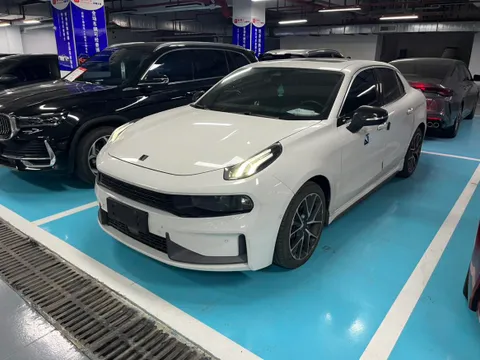 Lynk & Co 03