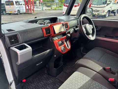 Toyota Pixis Mega