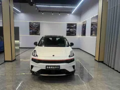 Lynk & Co 06