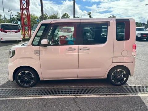 Toyota Pixis Mega