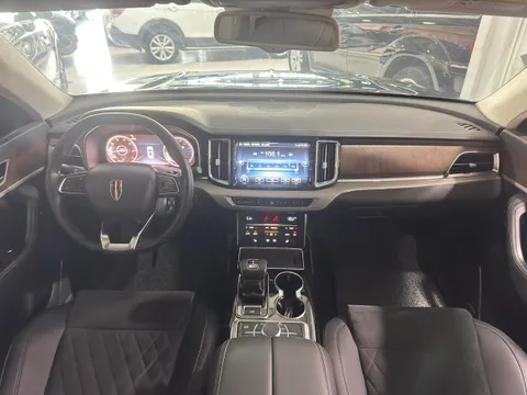 Hongqi HS7