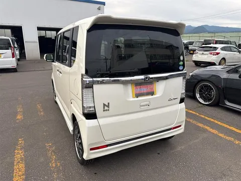 Honda N-BOX Custom