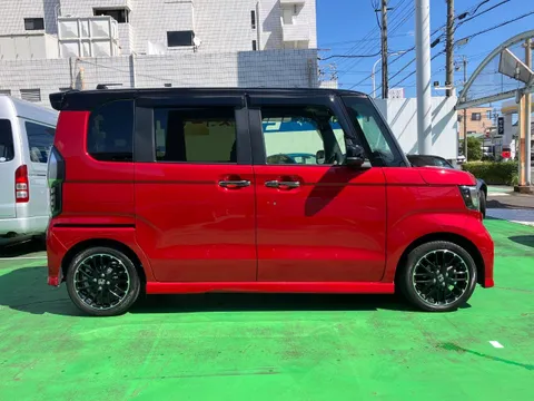 Honda N-BOX Custom