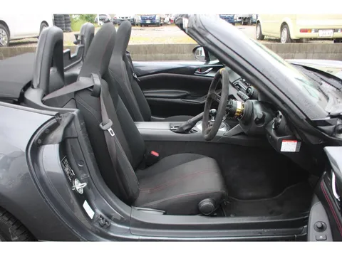 Mazda MX-5 (Roadster)
