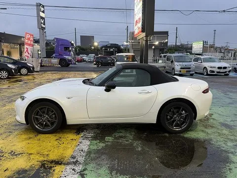 Mazda MX-5 (Roadster)