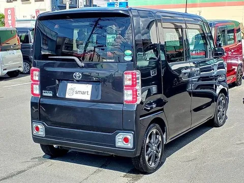 Toyota Pixis Mega