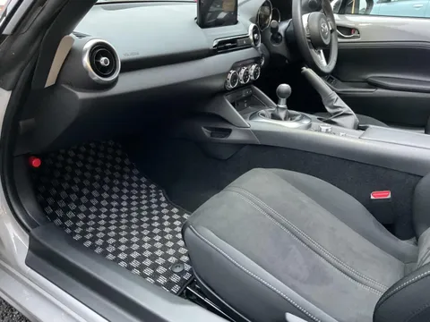 Mazda MX-5 (Roadster)