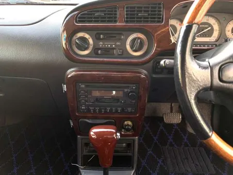 Daihatsu Mira Gino