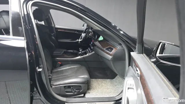 Genesis G90 (EQ900)