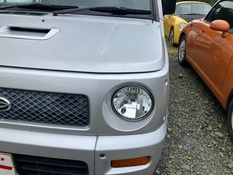 Daihatsu Naked