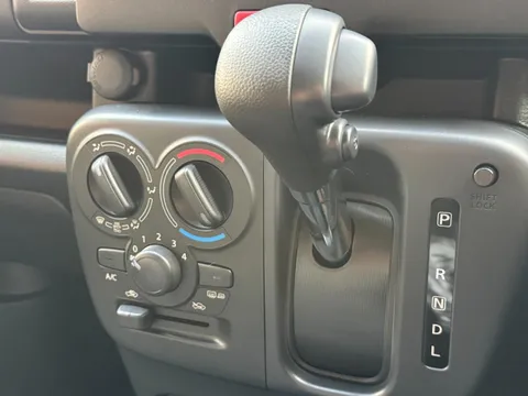 Nissan Clipper Van