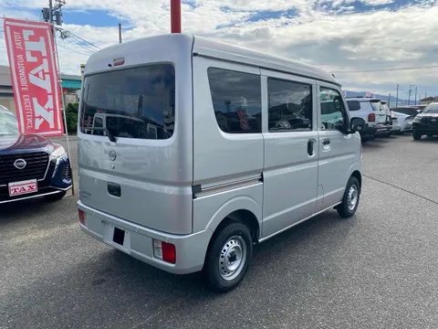 Nissan Clipper Van