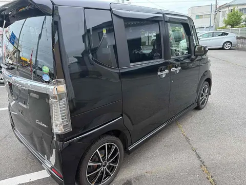 Honda N-BOX Custom