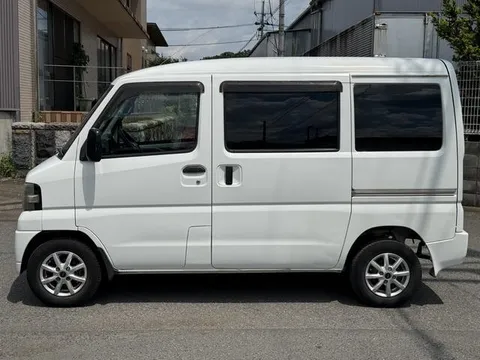 Nissan Clipper Van