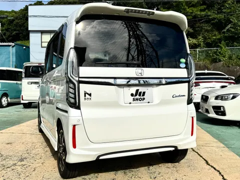 Honda N-BOX Custom