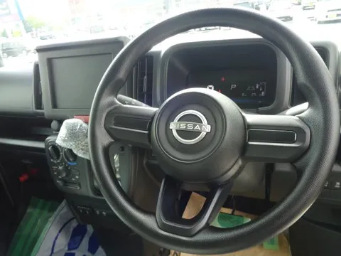 Nissan Clipper Van
