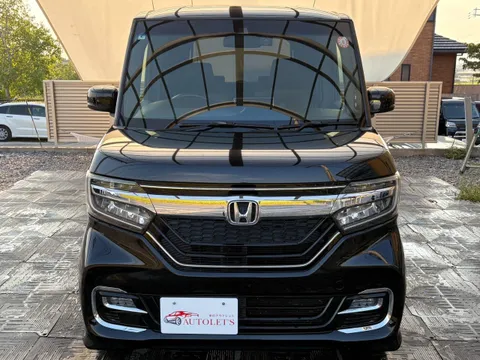 Honda N-BOX Custom