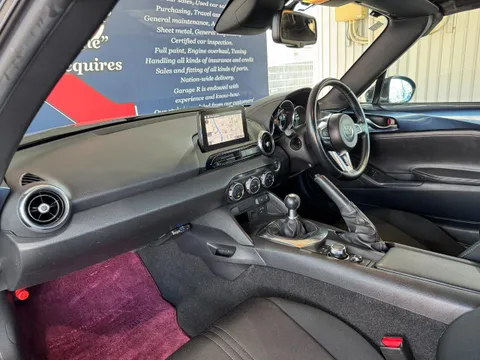 Mazda MX-5 (Roadster)
