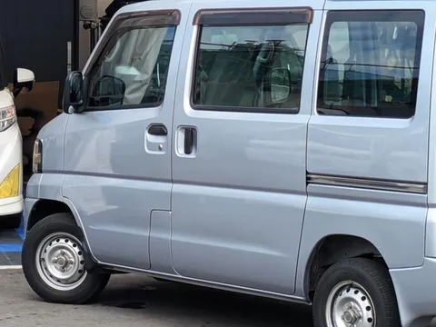 Nissan Clipper Van