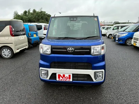 Toyota Pixis Mega