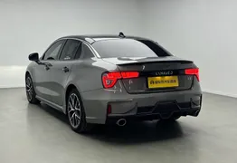 Lynk & Co 03